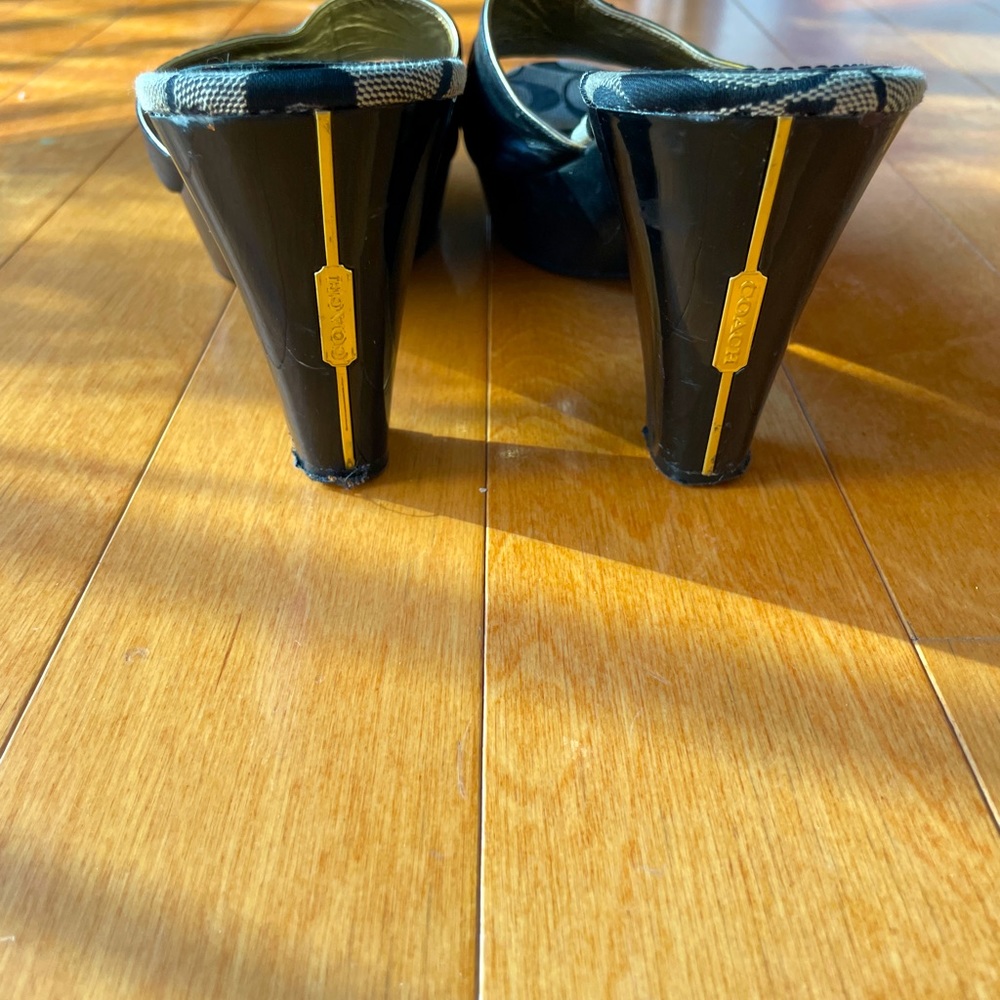 Authentic Coach Sandals - Picture 5 of 6